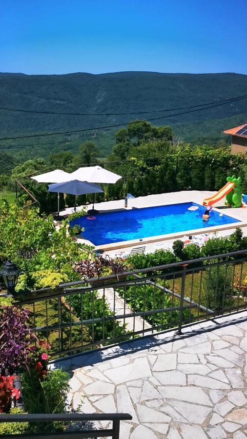 Vila Nikola Bratesici Luaran gambar