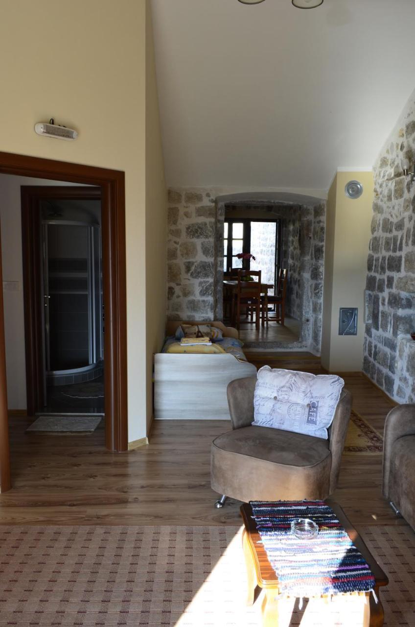 Vila Nikola Bratesici Luaran gambar