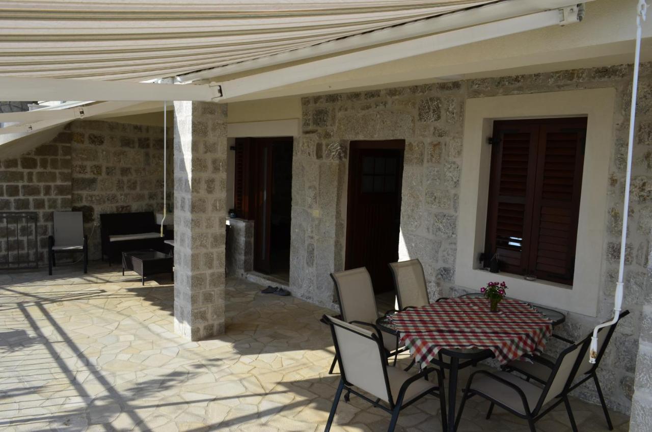 Vila Nikola Bratesici Luaran gambar