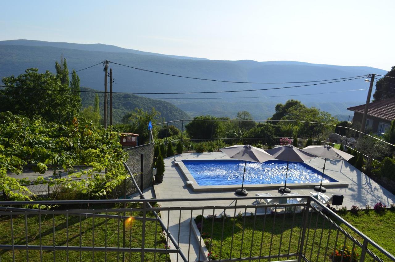 Vila Nikola Bratesici Luaran gambar