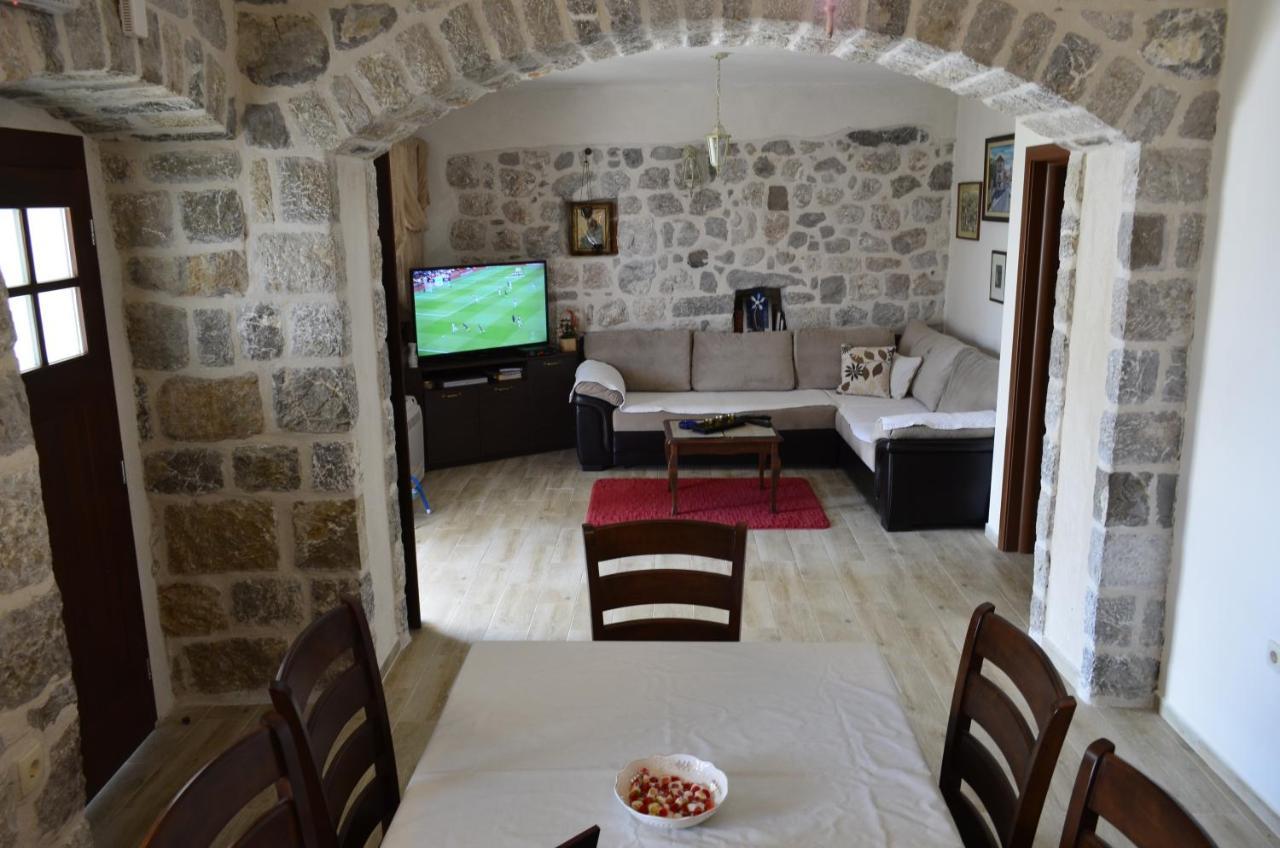 Vila Nikola Bratesici Luaran gambar