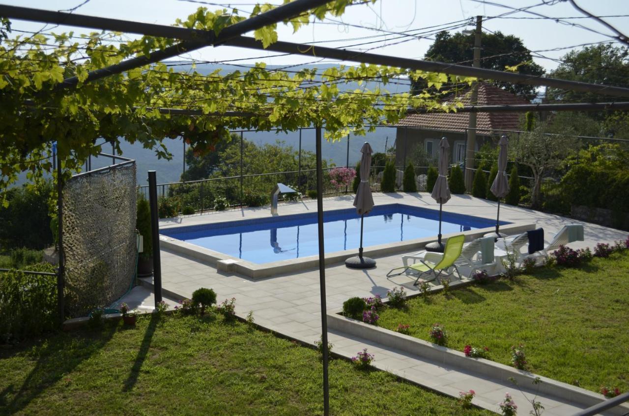 Vila Nikola Bratesici Luaran gambar