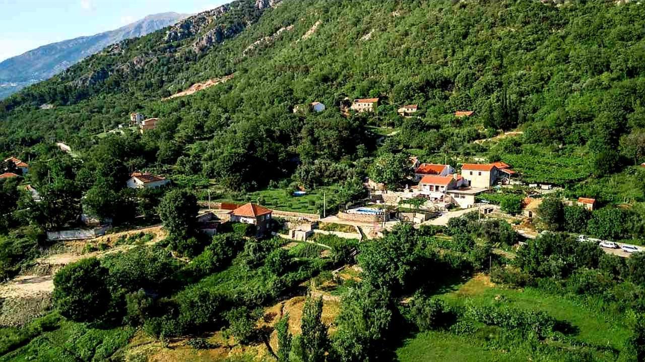 Vila Nikola Bratesici Luaran gambar