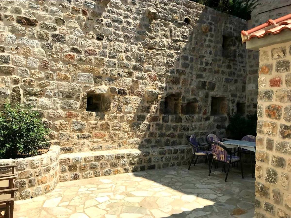 Vila Nikola Bratesici Luaran gambar