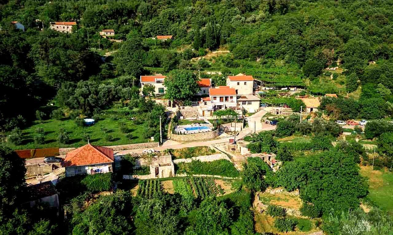Vila Nikola Bratesici Luaran gambar